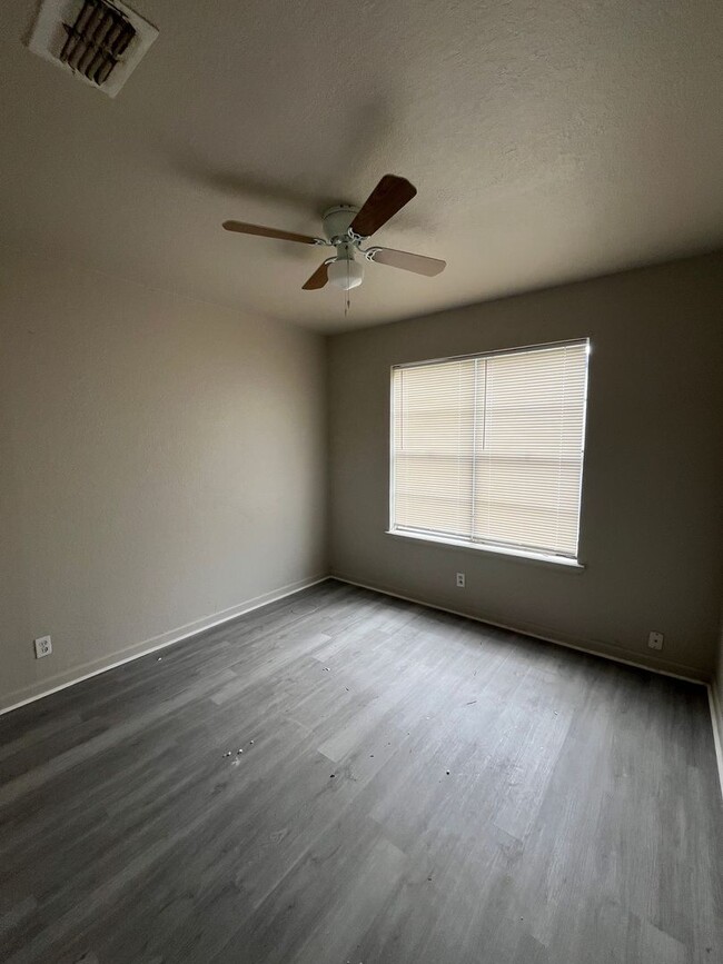 Building Photo - Home for Rent