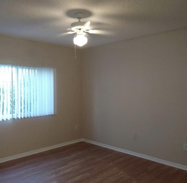 Building Photo - 360 Crestwood Cir