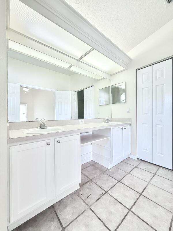 Building Photo - 27519 Sky Lake Cir