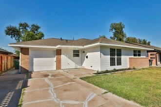 Building Photo - 631 Edgebrook Dr