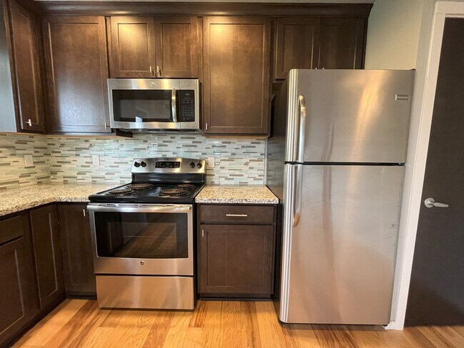 Building Photo - Charming SE Bungalow 3 Bed 2 Bathroom with Washer & Dryer