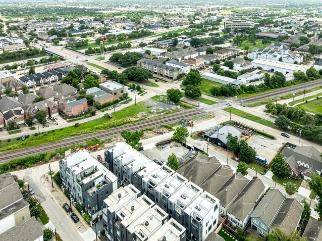 Building Photo - 1520 Malone St