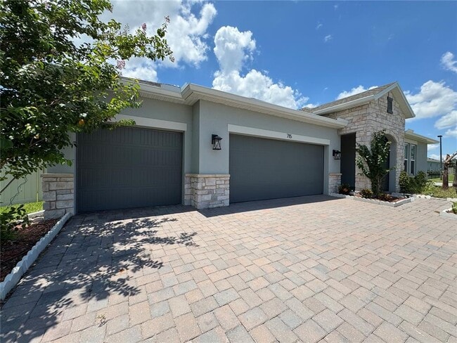Building Photo - 715 Blue Citrus Ln