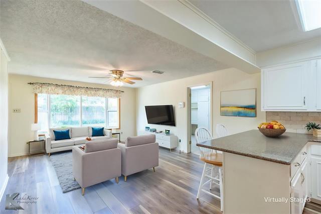 Building Photo - 3317 Santa Monica Dr