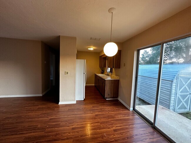 Building Photo - Beverly Hills Cutie 1/1