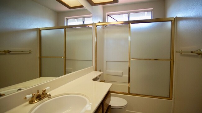 Building Photo - 1323 Chessington Dr