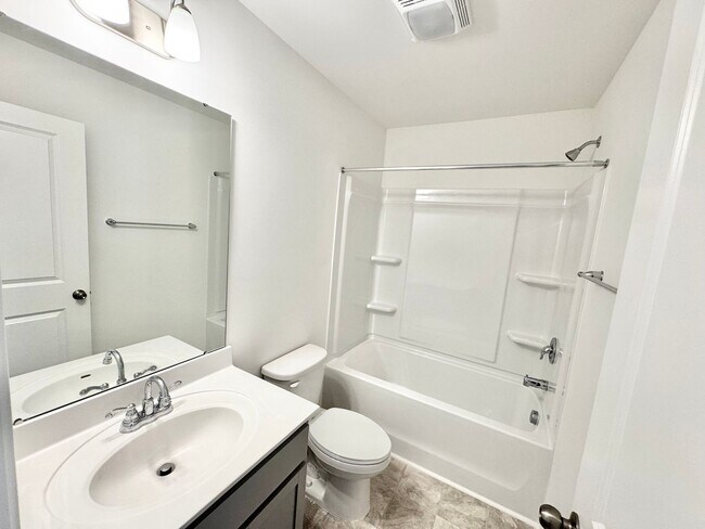 Building Photo - 335 Cliffwood St NW