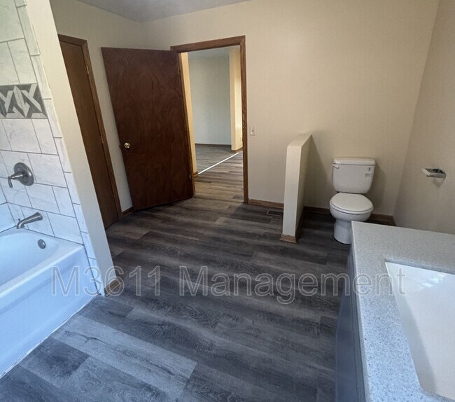 Building Photo - 2903 N 43rd St