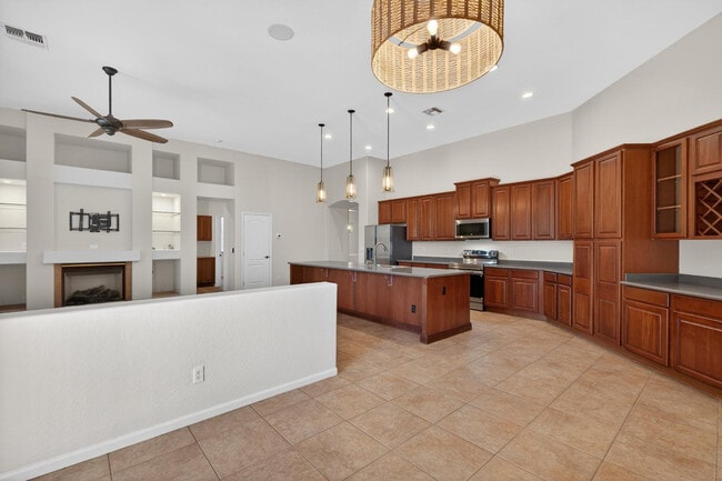 Building Photo - 4385 S Crosscreek Dr