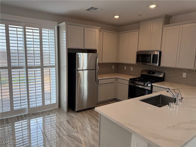 Building Photo - 212 Palisade Fls Ave