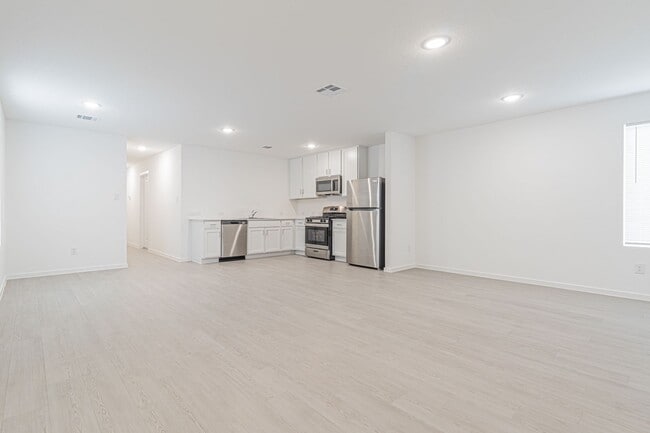 Building Photo - BRAND NEW 4 BD/2 BA Home Located off 211/Potranco RD! Available NOW!