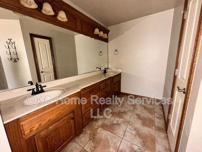 Building Photo - 13201 SW 2nd Terrace