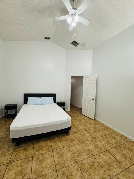 Private Master room - 536 Cheshire Way