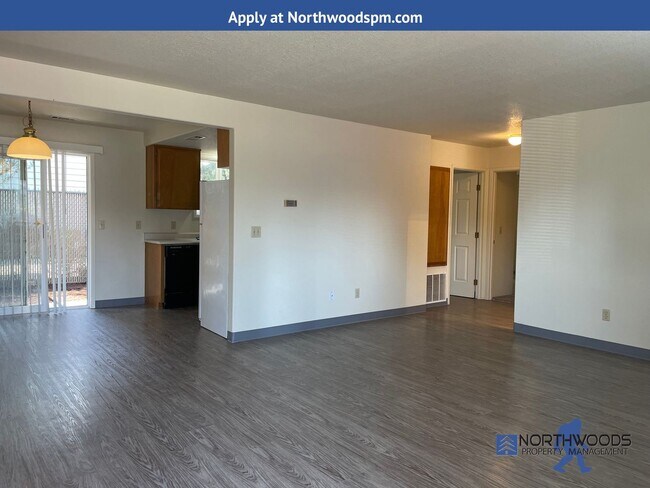Primary Photo - Very Nice 2 Bedroom 1 Bath Condo-Located i...