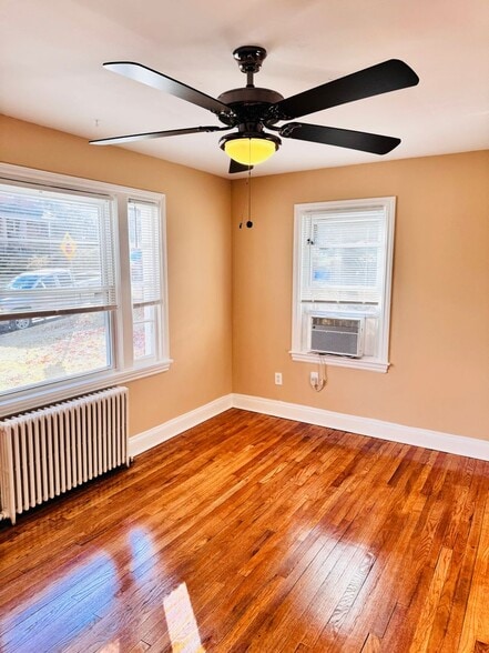 Building Photo - 908 Hudson Ave