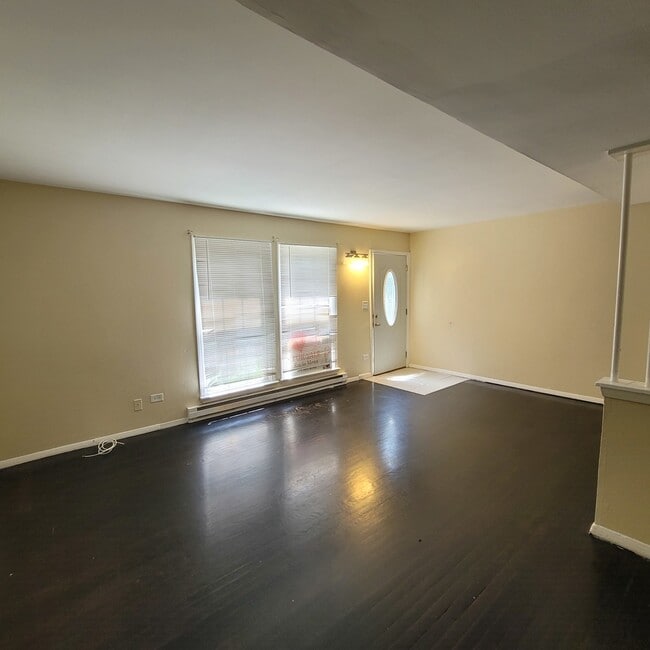 Building Photo - 2110 Hebron Ave