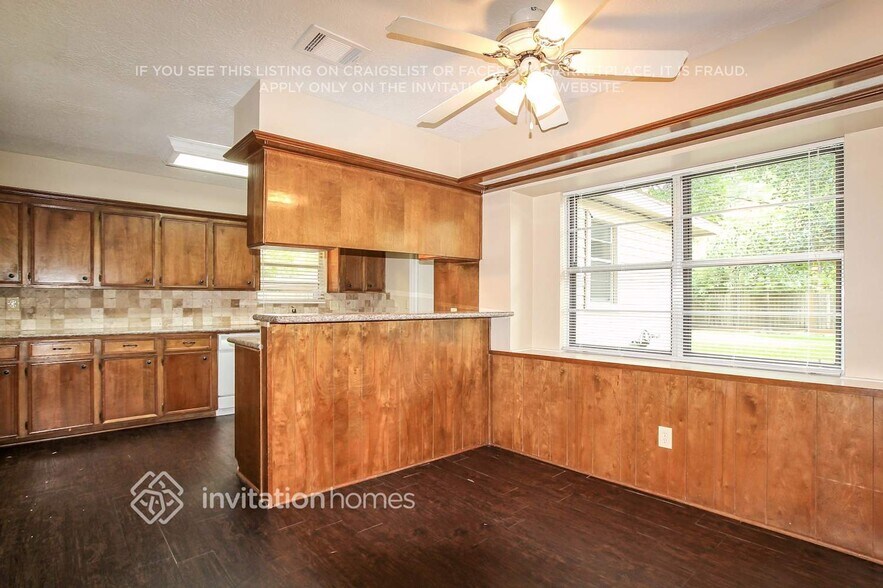 Building Photo - 5318 Woodville Ln