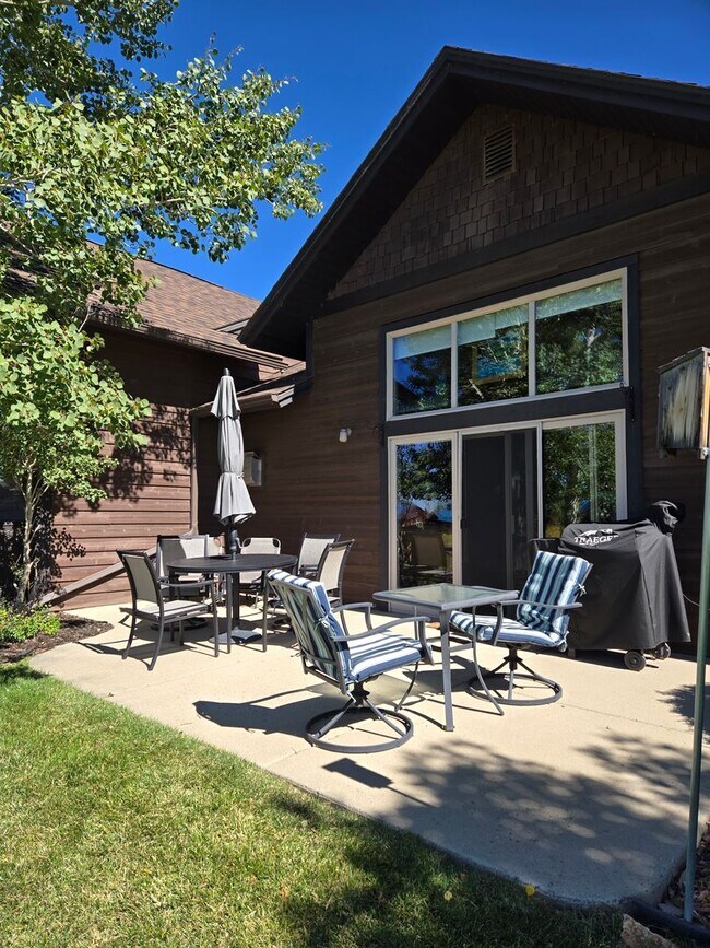 Building Photo - Wedgewood Villas ***ALL UTILITIES INCLUDED***