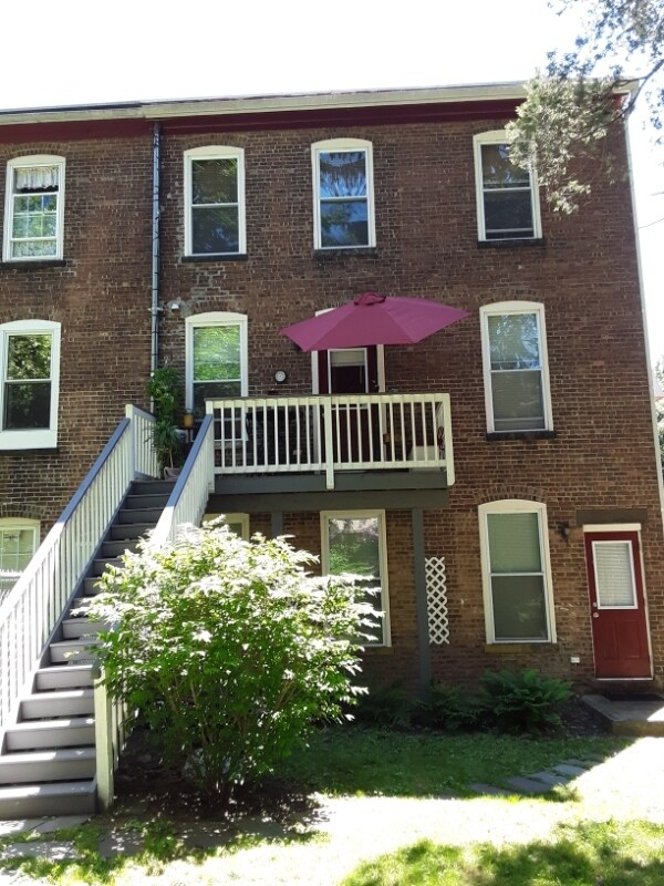 Building Photo - 165 Johnston St