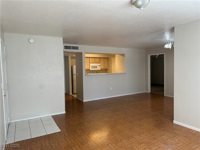 Building Photo - 555 E Silverado Ranch Blvd