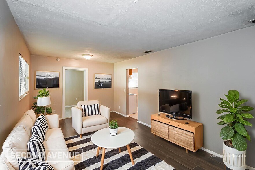 Building Photo - 2318 Looking Glass Ln