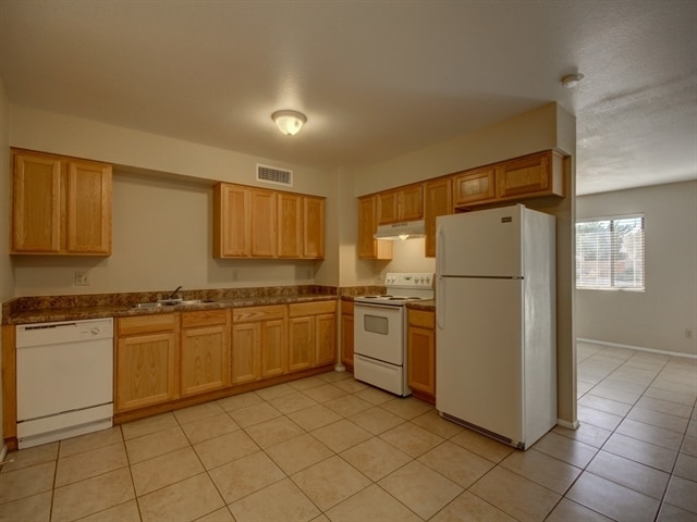 Building Photo - 8952 W Royal Palm Rd