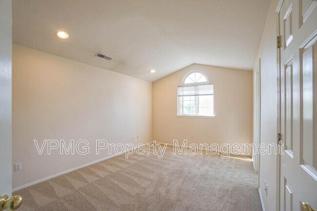 Building Photo - 7608 NE 52nd St