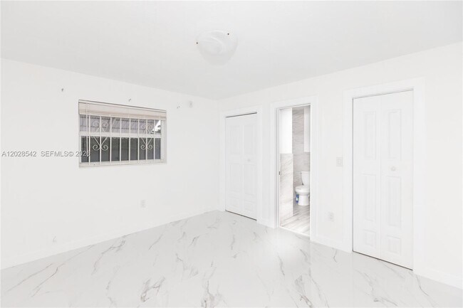 Building Photo - 1060 NE 78th St