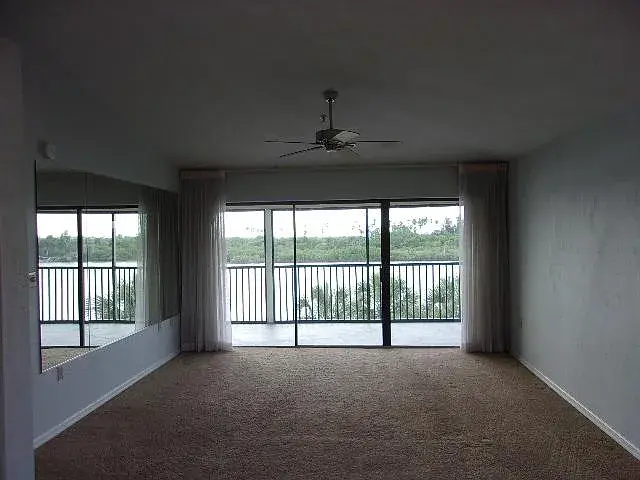 Building Photo - 464 Bouchelle Dr