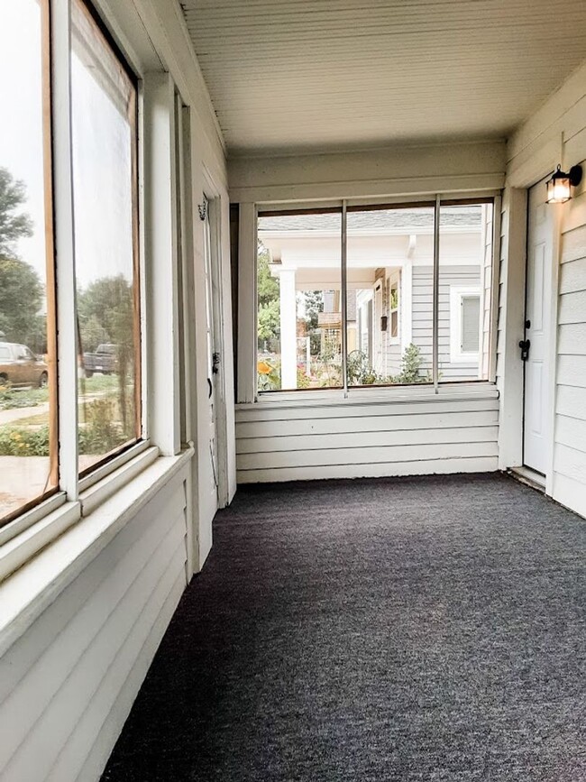 Building Photo - 3 BEDROOM, 2 BATH, SINGLE-FAMILY HOME