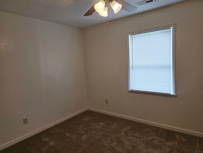Building Photo - 26 Mustang Ct