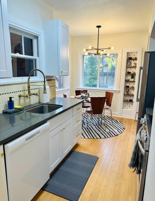 Building Photo - Midtown Gorgeous Home on Large Lot