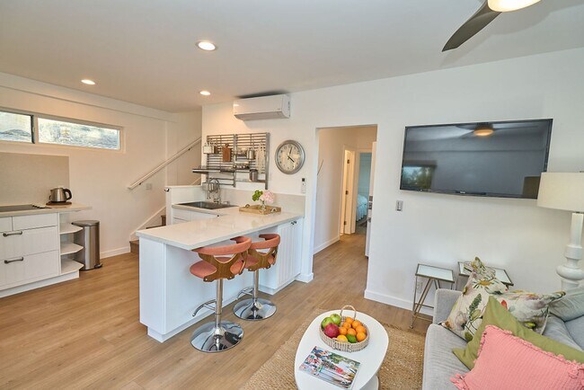 Building Photo - FURNISHED Modern One Bedroom+Loft Coronado! In Unit W/D! AC! Assigned Parking!