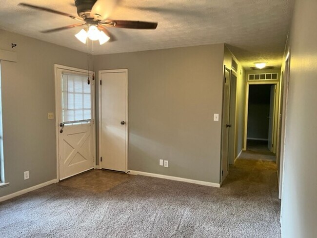 Building Photo - 4405 W Wagonwheel Trail