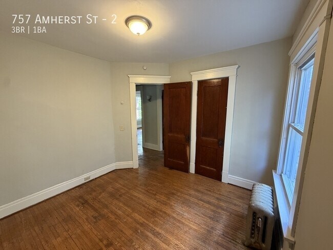 Building Photo - 757 Amherst St