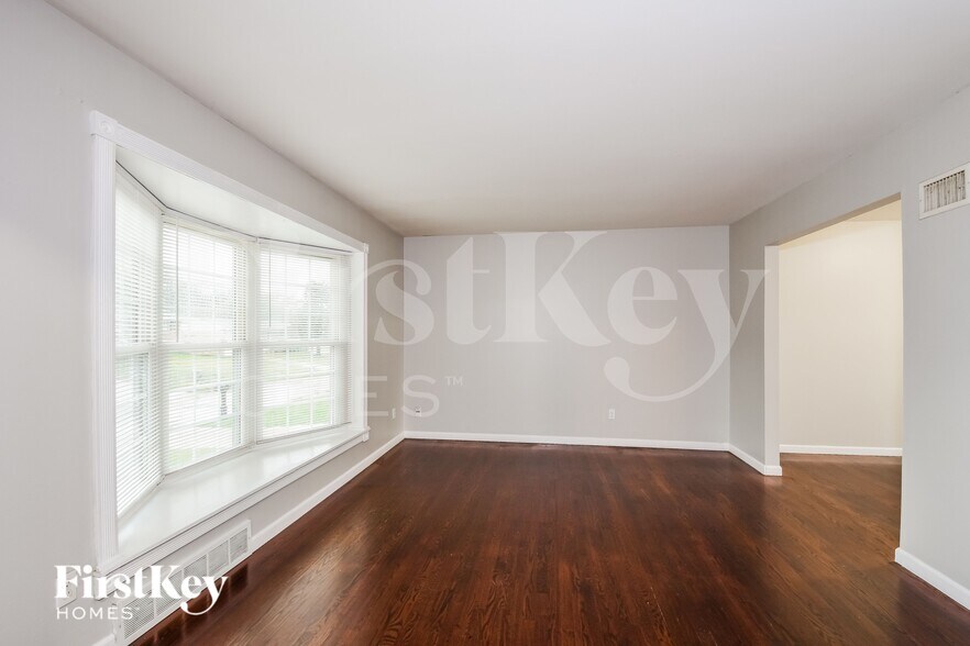 Building Photo - 3915 Rodapa Dr