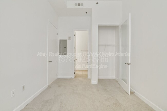 Building Photo - 711 Cosmopolitan Dr NE