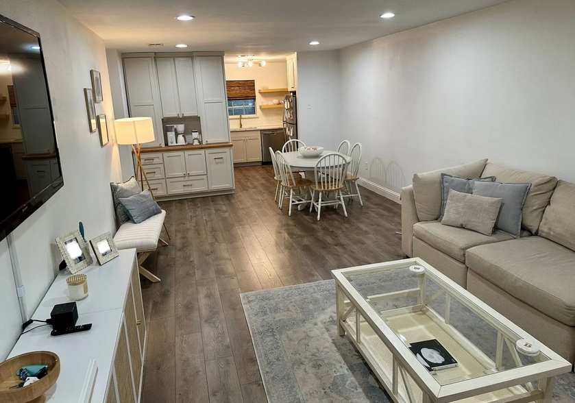 Living Area - 5818 E University Blvd