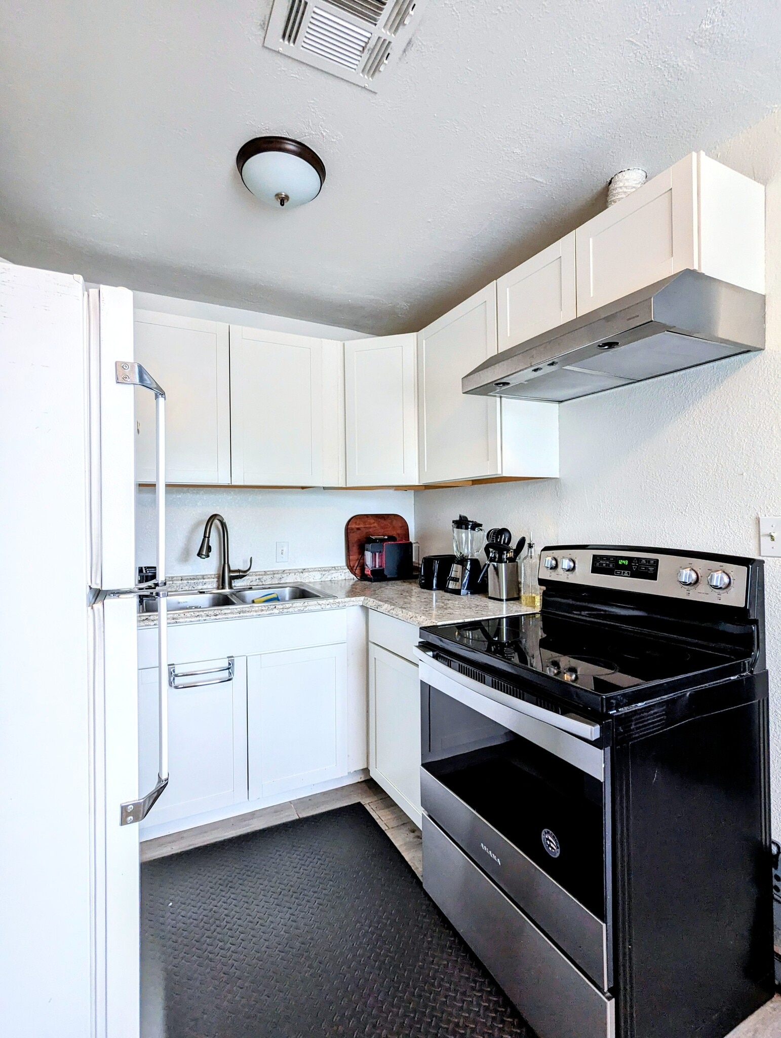 Kitchen - 150 S Sirrine