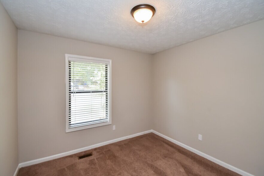 Building Photo - 4173 Woodcrest Dr