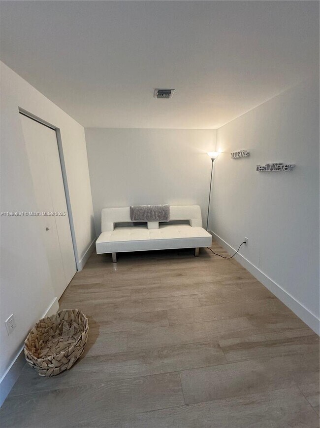 Building Photo - 16385 Biscayne Blvd