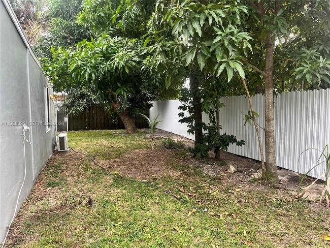 Building Photo - 816 Beech Rd