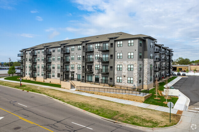 Building Photo - Lyndale Flats