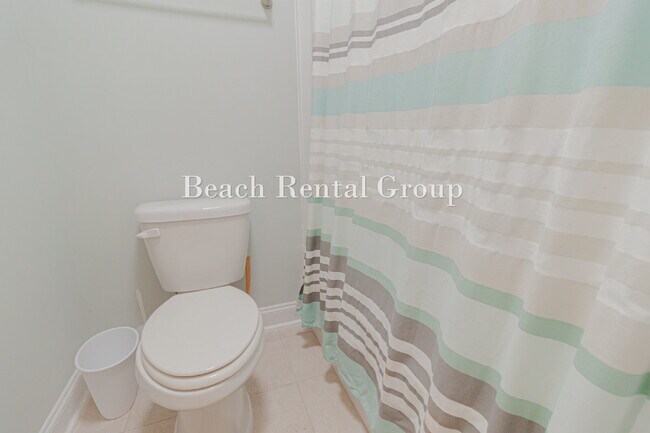 Building Photo - Fully Furnished Corner Lot with Screened Patio