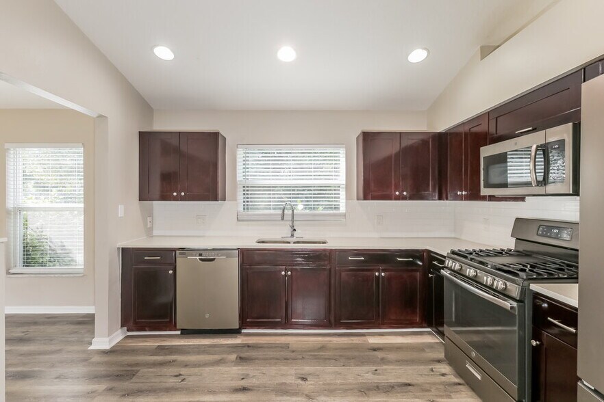 Building Photo - 29006 Old Marsh End