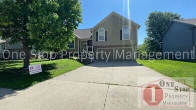 Building Photo - Stunning 3 Bedroom 2.5 Bathroom in Raymore!