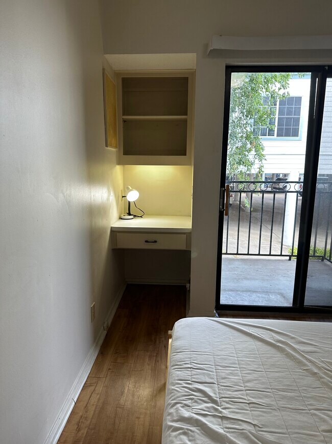 Bedroom B - 2905 Swisher St