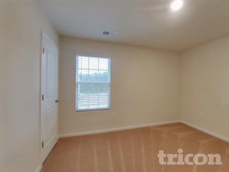 Building Photo - 6432 Lowe Ln