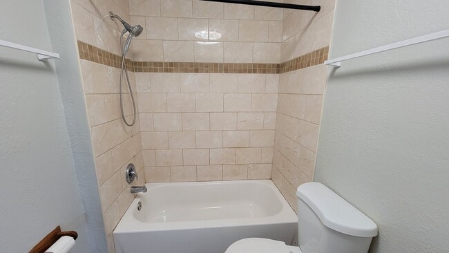 Building Photo - Nice 2bed/ 1 bath in Sarasota ~ Tallevast ...