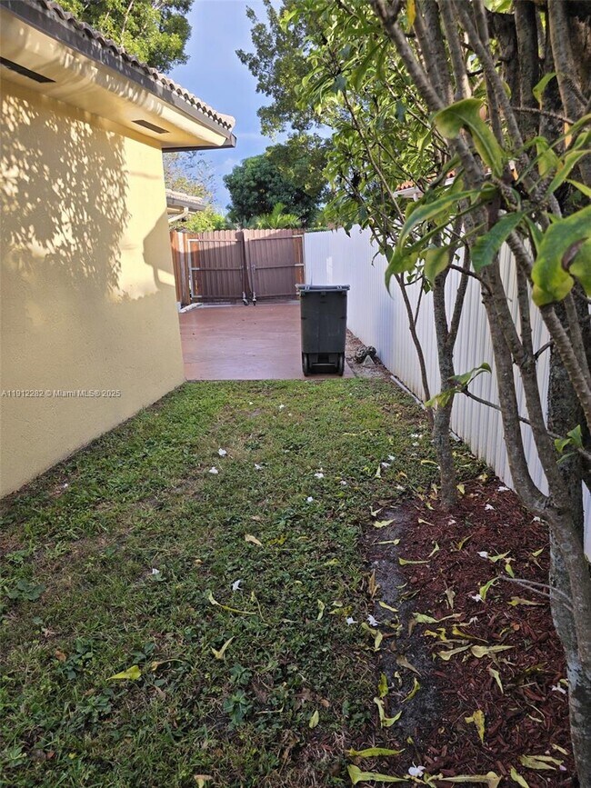 Building Photo - 8090 W 18th Ct